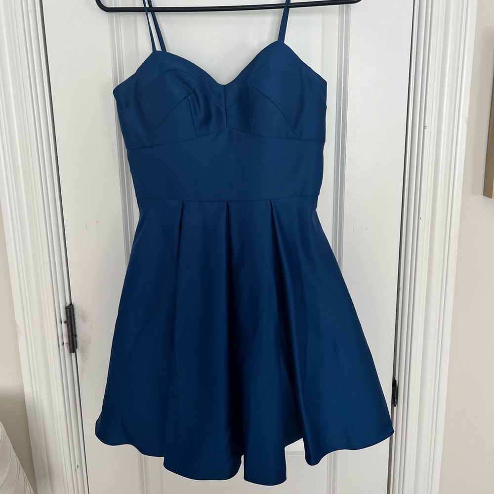 Von Maur Blondie Nites Navy Blue Dress Size 5 Juniors! Like new, wore once!!!